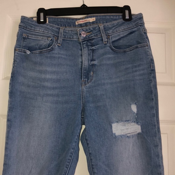 Levi’s Light-wash Ripped Jeans - Picture 3 of 6